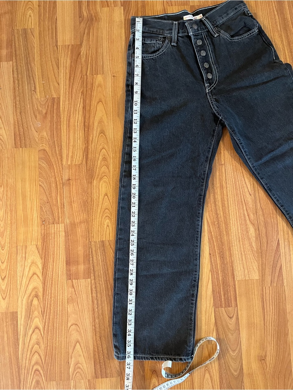 Levi’s women’s Black Straight-Leg Jeans - Picture 6 of 11